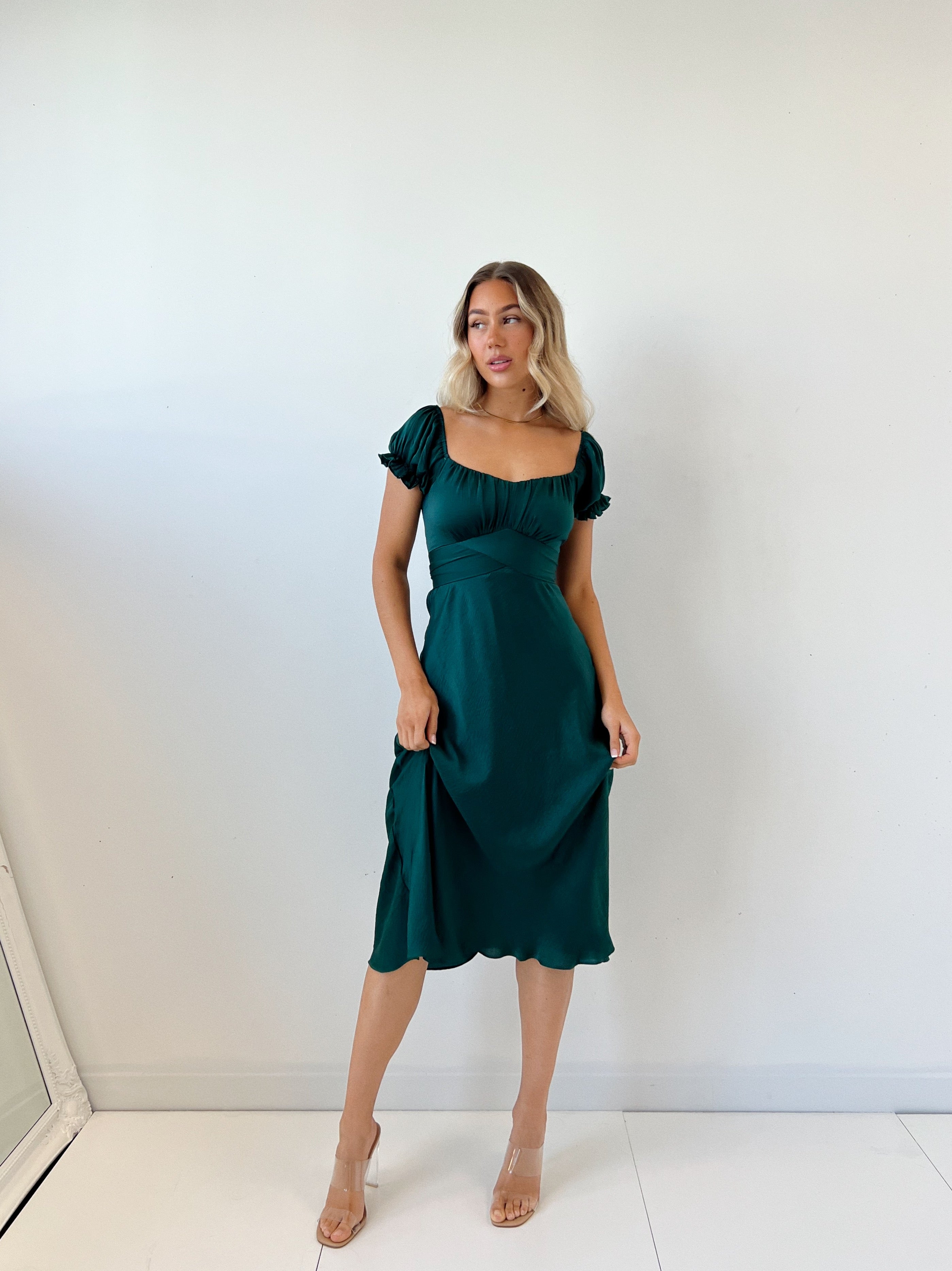 VILEKO Satin Rüschen Kleid